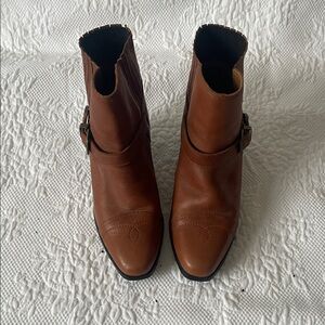 Dingo Chestnut Ankle Booties